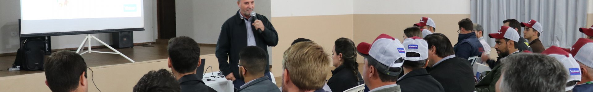 Colaboradores do setor de fornecimento participam de capacitação