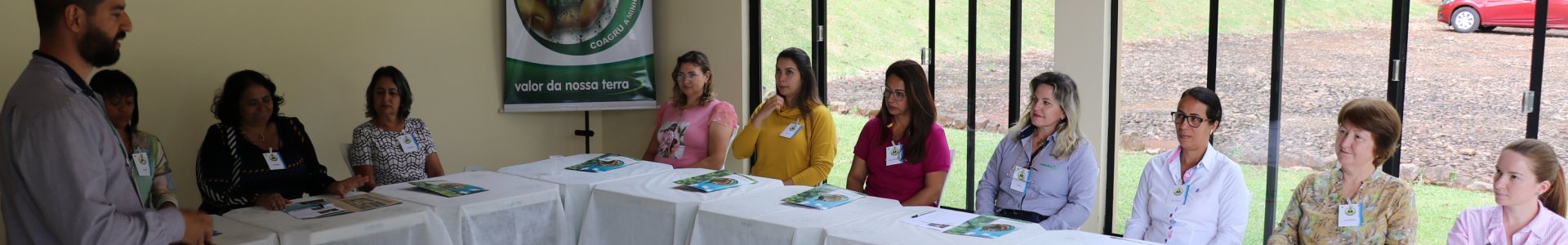 Nova Turma de Gestoras Avícolas Recebe Certificado de Conclusão de Treinamento