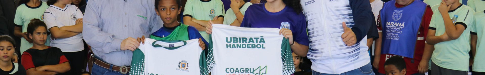 Coagru faz doação de uniformes para treino à crianças e adolescentes de Ubiratã