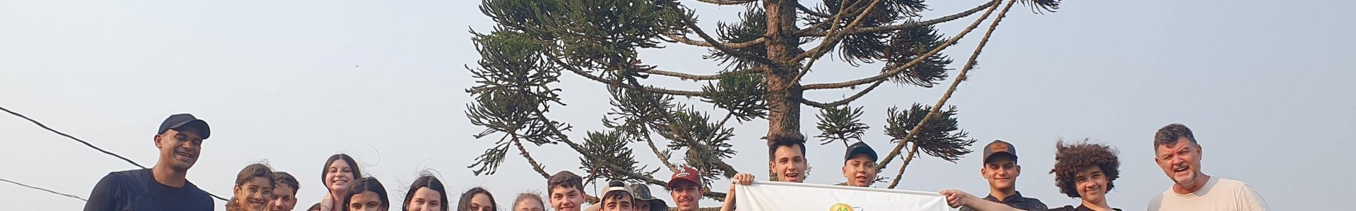 Jovens do Projeto Lidercoop Coagru Concluem Fases Modulares com Treinamento Vivencial de Sucesso