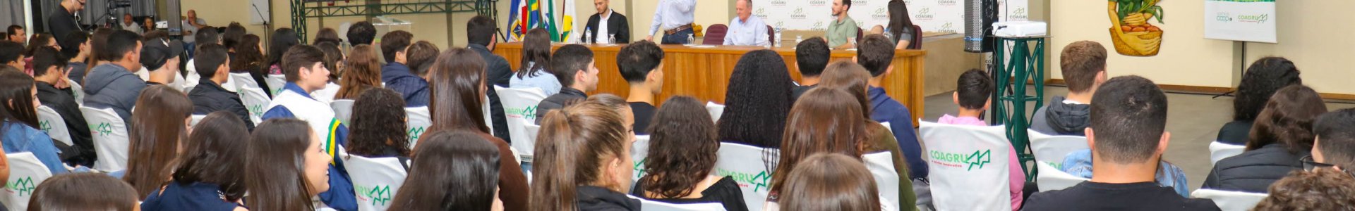 Encontro Empolgante na Coagru: palestra com Neto Zampier reúne mais de 500 jovens