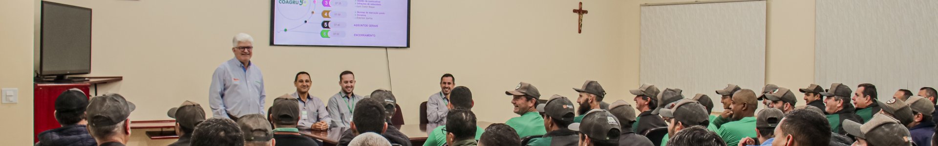 Coagru realiza reunião de planejamento da safra de milho com equipe de transportes