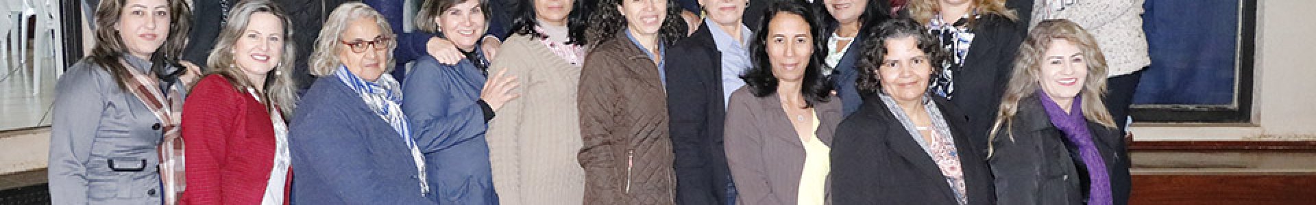 Mulheres participam de treinamento sobre Marketing Pessoal e Etiqueta Social