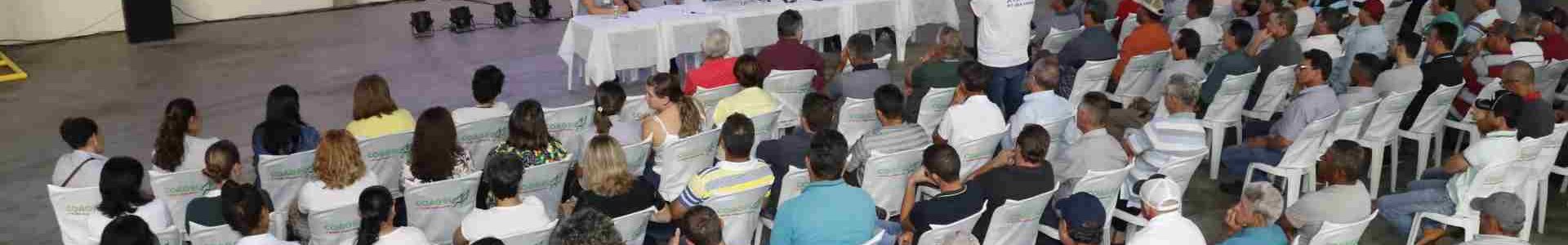 Líderes do Comitê visitam a Fábrica de Ração Avícola