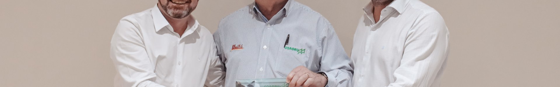 Banco do Brasil presta homenagem à Coagru durante visita institucional