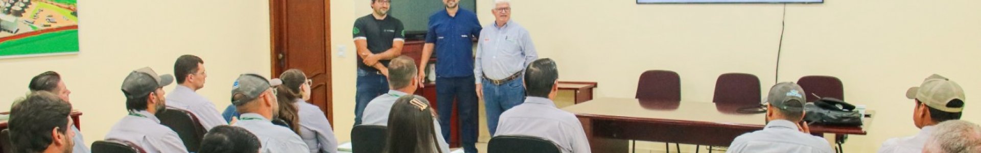 Atualização técnica sobre pragas do milho reúne profissionais na Coagru