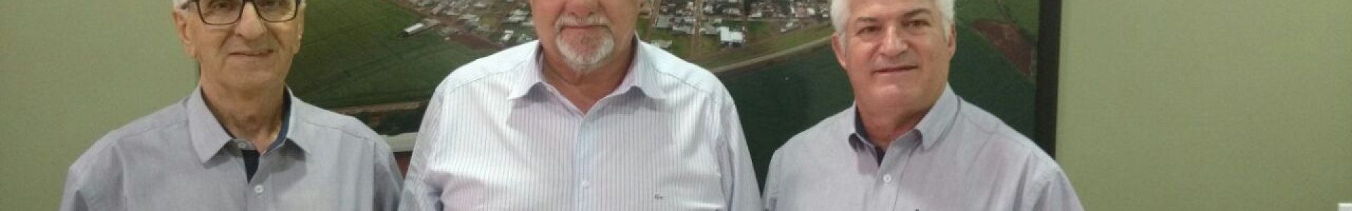 DIRETORES DA COAGRU VISITAM PREFEITO DE UBIRATÃ