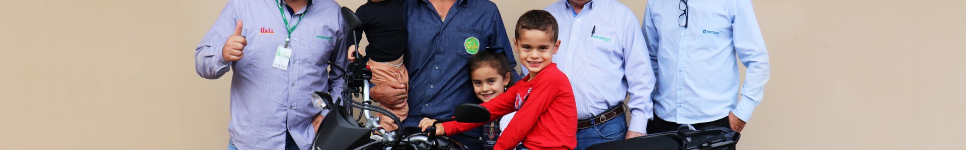 Associados recebem prêmios sorteados no Dia de Campo Inverno