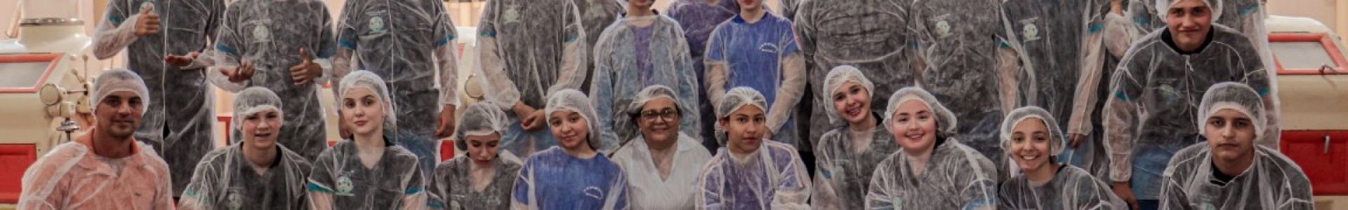 Alunos de Nova Cantu realizam visita técnica ao Moinho de Trigo da Coagru