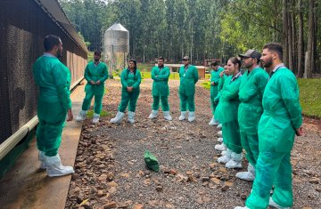 equipe-da-unidade-avicola-da-coagru-participa-da-2-etapa-do-treinamento-tecnico-de-manejo