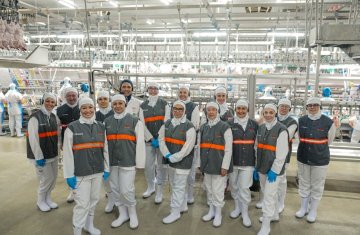 empresarias-de-ubirata-visitam-a-unita-e-conhecem-de-perto-o-processo-industrial-do-abatedouro-de-av