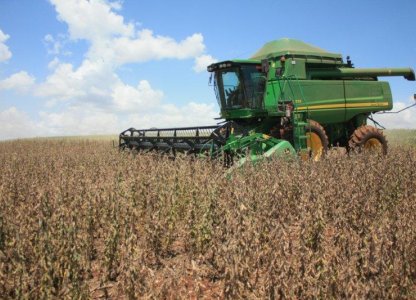 Fase final da colheita de soja e plantio de milho 2ª safra