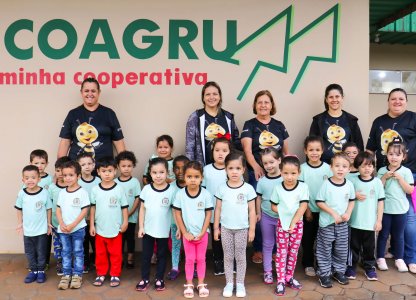 Crianças do CMEI Nosso Lar visitam a Coagru