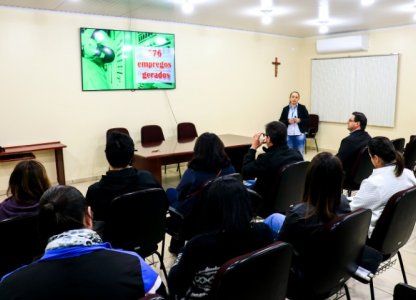 Alunos do Curso de Administração Rural participam de visita técnica na Coagru