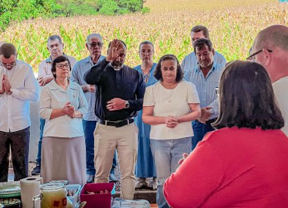 dona-albertina-celebra-103-anos-cercada-pelo-carinho-da-familia-e-da-comunidade