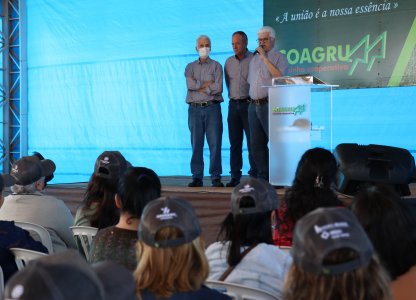 A MULHER COOPERADA À FRENTE DOS NEGÓCIOS NA COAGRU