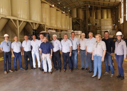 Conselheiros de Administração visitam o canteiro de obras da Fábrica de Ração Avícola
