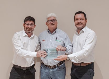 Banco do Brasil presta homenagem à Coagru durante visita institucional