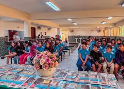 coagru-entrega-cartilhas-de-projetos-do-coopermulher-em-escolas-de-juranda
