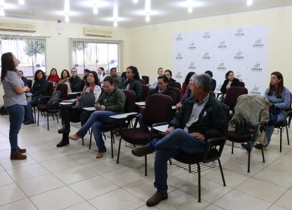 Cooperadas participam de uma visita à Coagru