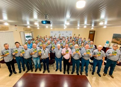 Diretoria apresenta às lideranças o manual de boas práticas no uso de defensivos agrícolas