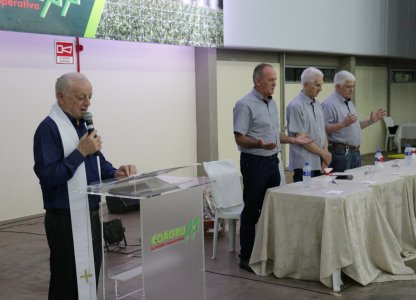 FUNCIONÁRIOS DA COAGRU EM CONFRATERNIZAÇÃO