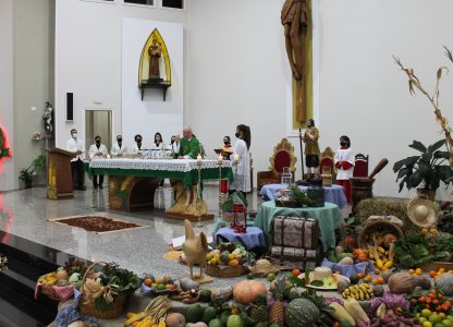 Santa Missa em Ação de Graças pela Colheita foi realizada em Ubiratã