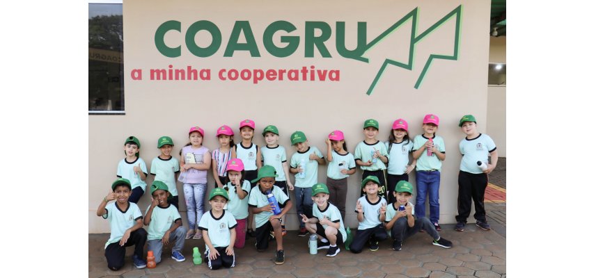 Coagru recebe a visita de crianças do Cmei Nil Pereira