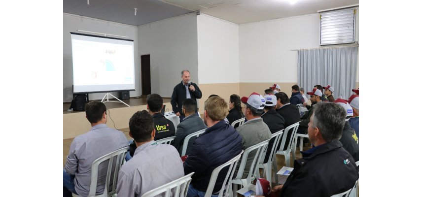 Colaboradores do setor de fornecimento participam de capacitação