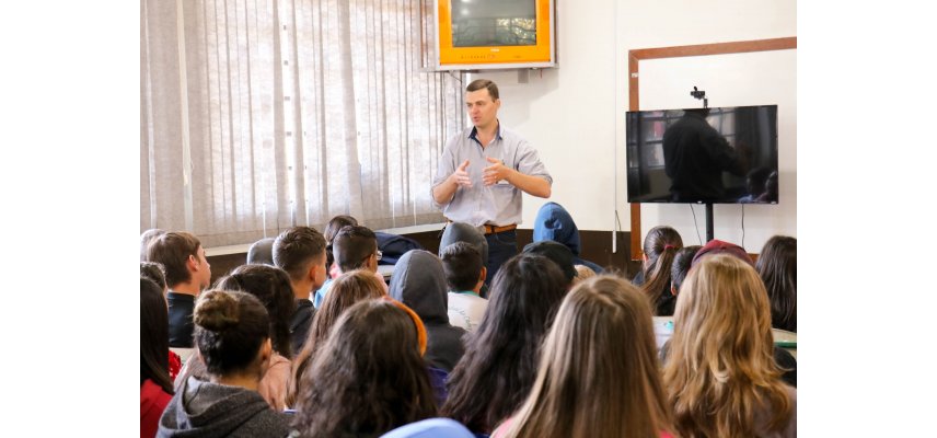 Coagru realiza Palestra Educativa em Escola