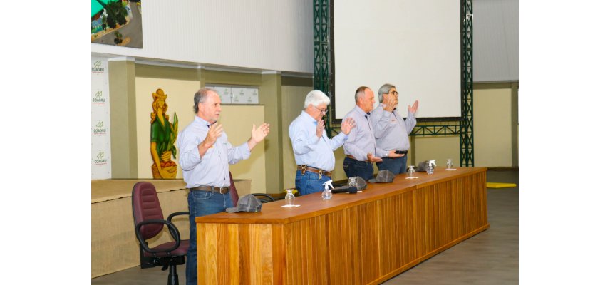 FUNCIONÁRIOS DA COAGRU EM CONFRATERNIZAÇÃO