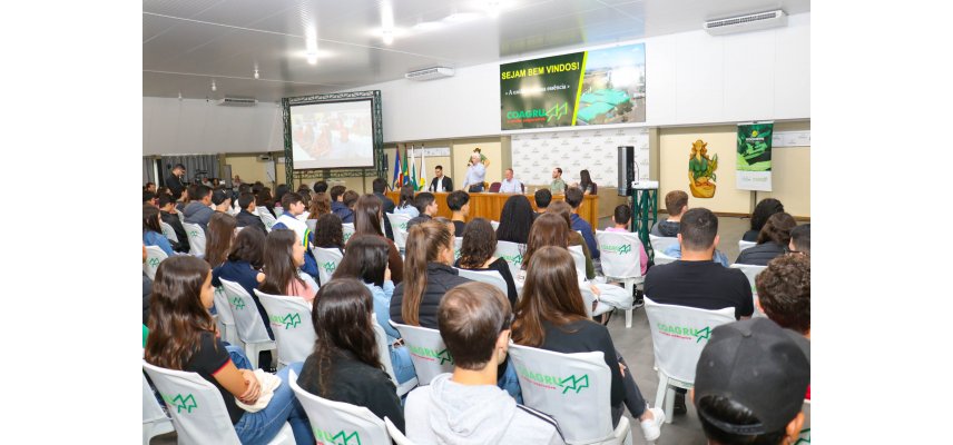 Encontro Empolgante na Coagru: palestra com Neto Zampier reúne mais de 500 jovens