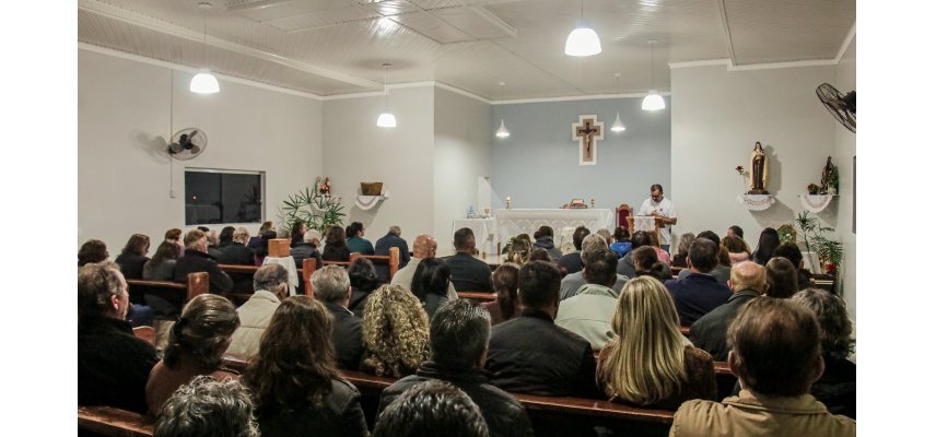 Comunidade Santa Teresinha realiza missa em homenagem às mães 