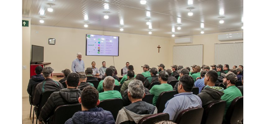 Coagru realiza reunião de planejamento da safra de milho com equipe de transportes