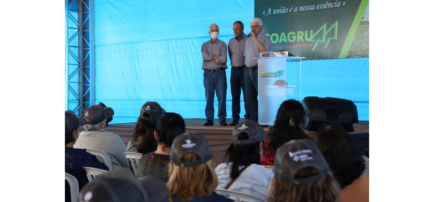 A MULHER COOPERADA À FRENTE DOS NEGÓCIOS NA COAGRU