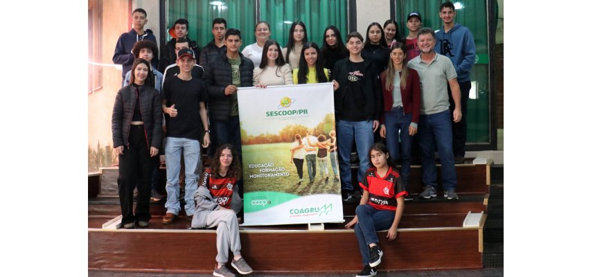 Jovens do Lidercoop Fase II discutem empreendedorismo e sucessão familiar