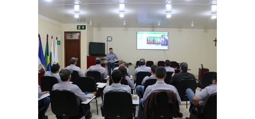 Treinamento técnico em herbicidas e nutrição vegetal