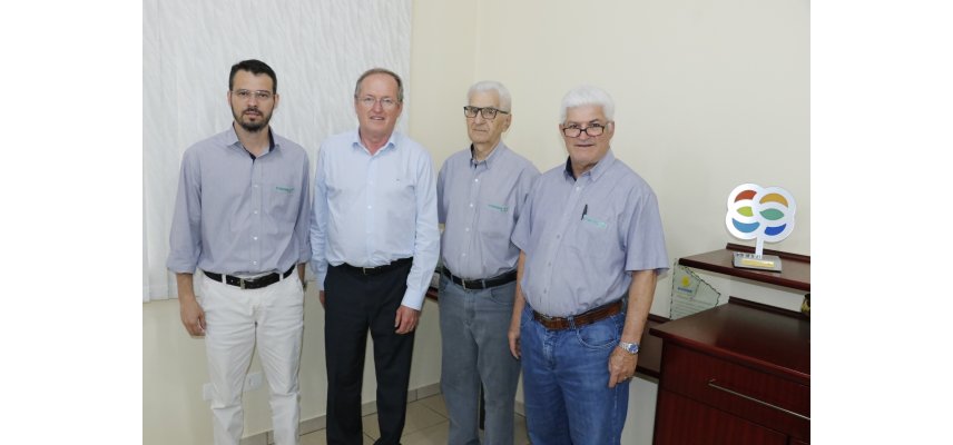 PRESIDENTE DA OCEPAR VISITA A COAGRU