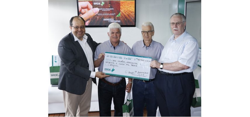 COAGRU ASSINA CONVÊNIO COM O BRDE