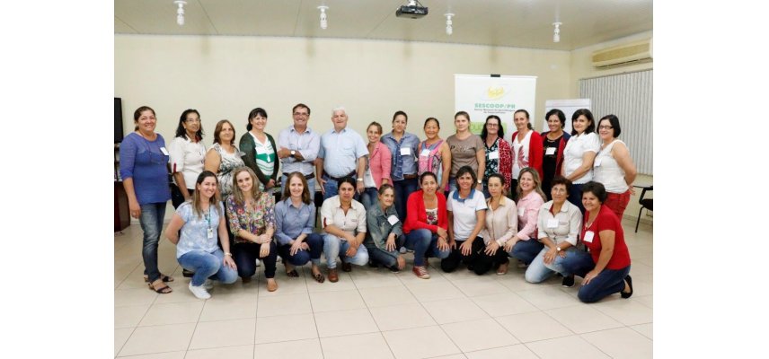 Coordenadoras dos grupos femininos participaram de treinamento sobre cooperativismo