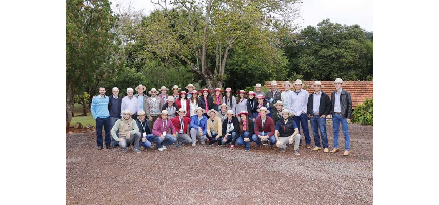 Coagru recebe jovens cooperativistas da Argentina
