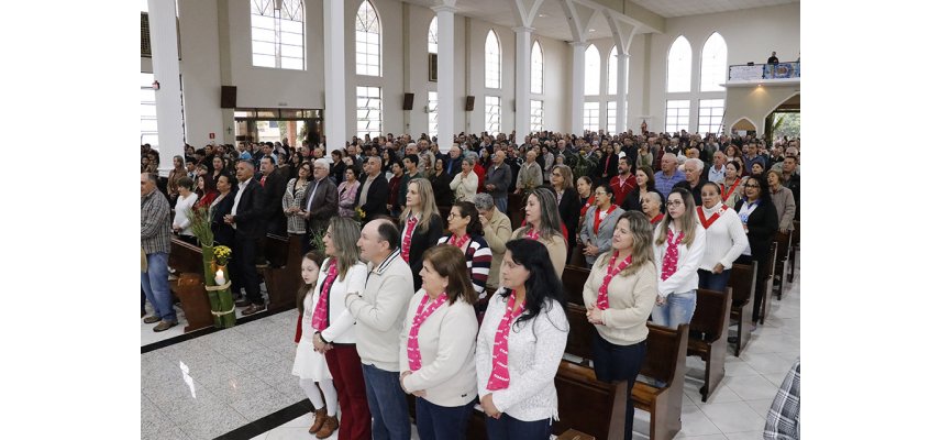 Cooperados da Coagru agradecem os bons frutos da colheita