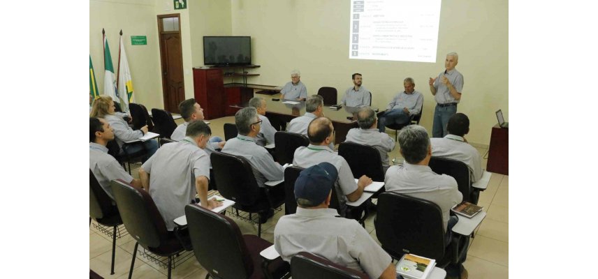 COAGRU APRESENTA RESULTADOS DE METAS EM REUNIÃO COM GESTORES