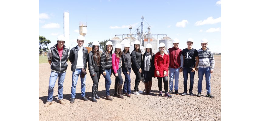 JOVENS DO LIDERCOOP II VISITAM AS UNIDADES E INDÚSTRIAS DA COAGRU