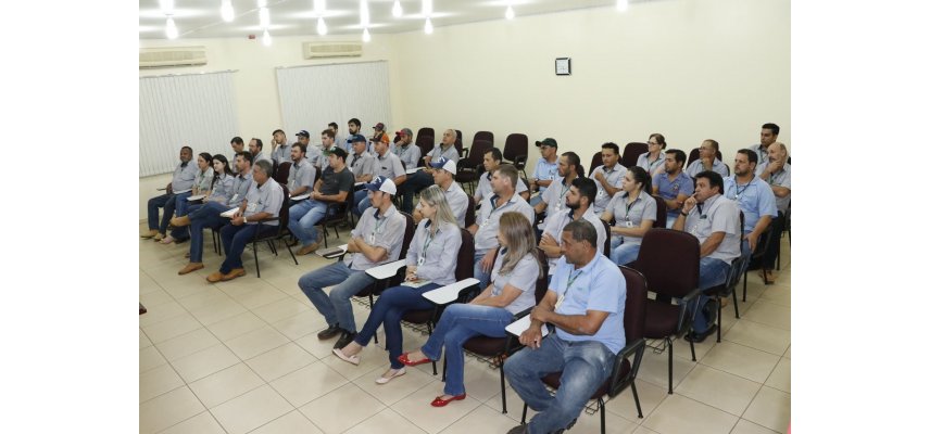 ALINHAR O FORNECIMENTO DE INSUMOS E APRIMORAR O ATENDIMENTO AOS COOPERANTES FOI TEMA DE REUNIÃO