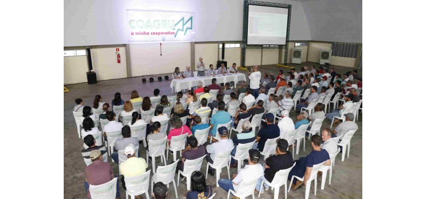 Líderes do Comitê visitam a Fábrica de Ração Avícola