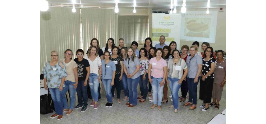 Cooperadas da Coagru participam de treinamento e visita a Unitá