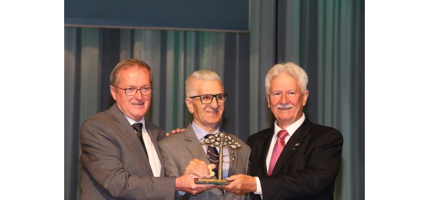 Presidente da Coagru recebe Troféu Ocepar