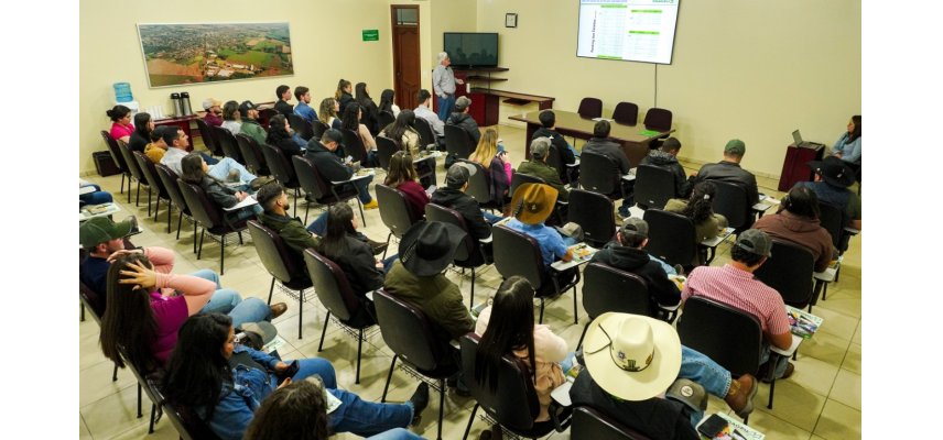 Coagru recebe jovens cooperativistas de Goiás para intercâmbio de experiências