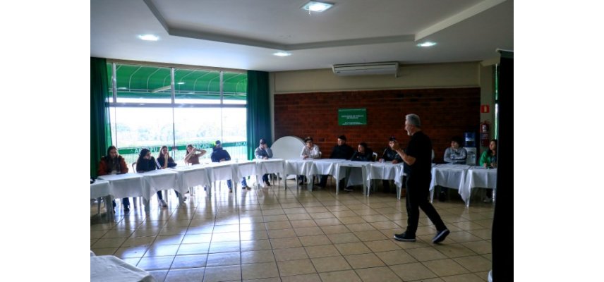 Jovens da Coagru refletem sobre Motivação e Trabalho em Equipe